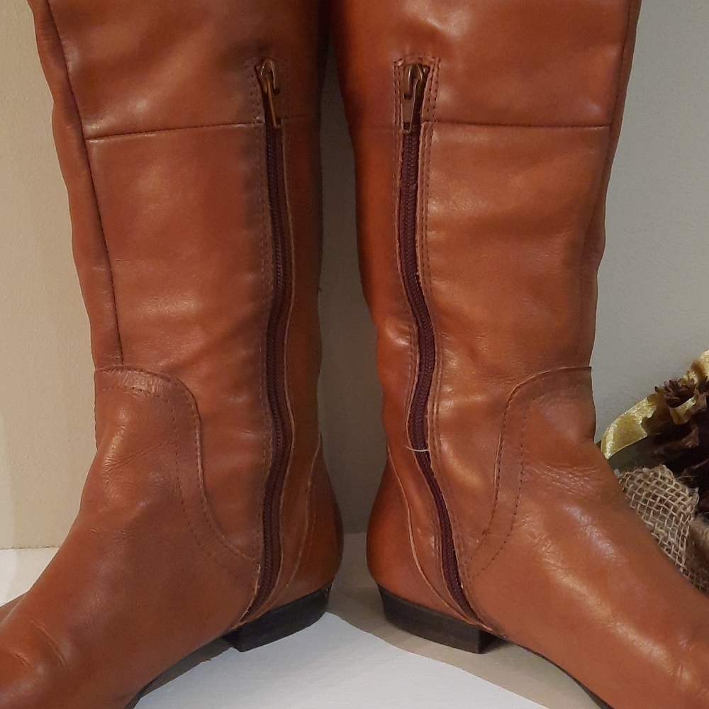Boots - Picture 4 of 4